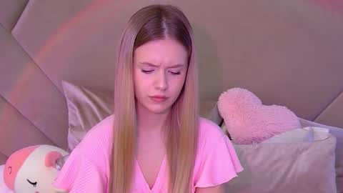 Snapshot of milanabalmain chatting on October 2025 04:08:01 PM MilanaBalmain online show from October 2025 04:08:01 PM