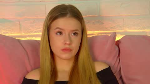 Snapshot of milanabalmain chatting on October 2025 04:18:01 PM MilanaBalmain online show from October 2025 04:18:01 PM