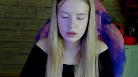 Snapshot of milanabalmain chatting on November 2025 04:25:02 AM MilanaBalmain online show from November 2025 04:25:02 AM