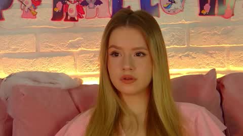 Snapshot of milanabalmain chatting on November 2025 04:22:02 AM MilanaBalmain online show from November 2025 04:22:02 AM