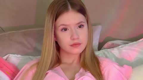 Snapshot of milanabalmain chatting on November 2025 06:33:01 AM MilanaBalmain online show from November 2025 06:33:01 AM