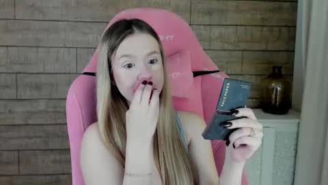 Snapshot of milanabalmain chatting on November 2025 04:29:02 AM MilanaBalmain online show from November 2025 04:29:02 AM