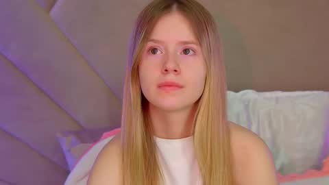 Snapshot of milanabalmain chatting on November 2025 04:06:02 AM MilanaBalmain online show from November 2025 04:06:02 AM