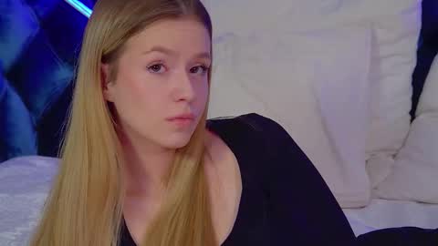 Snapshot of milanabalmain chatting on November 2025 04:56:02 AM MilanaBalmain online show from November 2025 04:56:02 AM