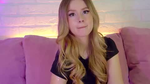 Snapshot of milanabalmain chatting on November 2025 04:19:02 PM MilanaBalmain online show from November 2025 04:19:02 PM