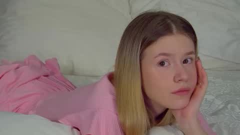 Snapshot of milanabalmain chatting on November 2025 04:38:01 AM MilanaBalmain online show from November 2025 04:38:01 AM