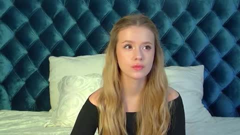 Snapshot of milanabalmain chatting on December 2025 04:05:01 PM MilanaBalmain online show from December 2025 04:05:01 PM