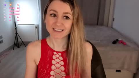 Snapshot of milanacamgirl chatting on October 2025 10:14:02 PM Milana online show from October 2025 10:14:02 PM