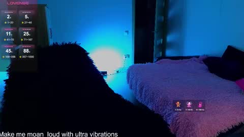 Lana online show from November 2025 07:43:01 PM