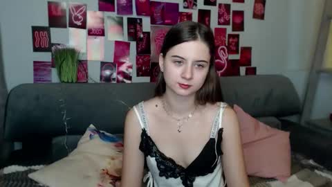 milanaroz online show from September 2025 05:13:01 AM