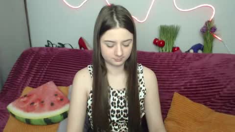 milanaroz online show from March 2026 06:15:01 AM