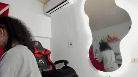 Snapshot of milanhtx2 chatting on January 2025 03:32:02 AM milanx2 online show from January 2025 03:32:02 AM