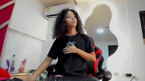 Snapshot of milanhtx2 chatting on January 2025 01:43:01 AM milanx2 online show from January 2025 01:43:01 AM