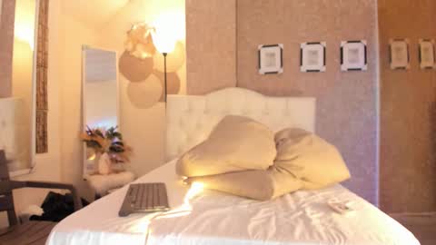 Snapshot of milaniminxx chatting on October 2025 10:39:01 PM aya online show from October 2025 10:39:01 PM