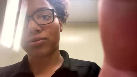 Snapshot of milanthesub chatting on November 2025 11:37:02 PM milanthesub online show from November 2025 11:37:02 PM