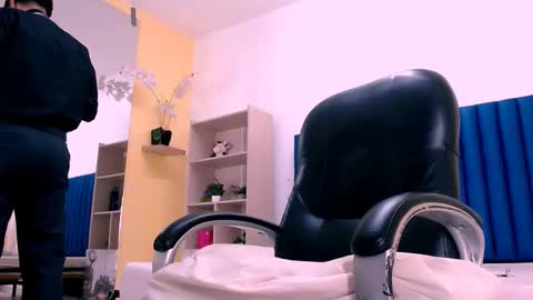 milanzaire online show from January 2026 06:01:01 PM