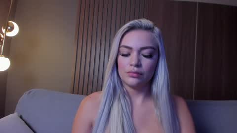Snapshot of milaowens chatting on January 2025 03:07:01 PM Sexy Mila online show from January 2025 03:07:01 PM