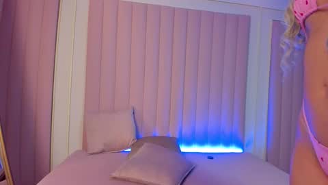 Snapshot of milaowens chatting on September 2025 10:48:02 AM Sexy Mila online show from September 2025 10:48:02 AM