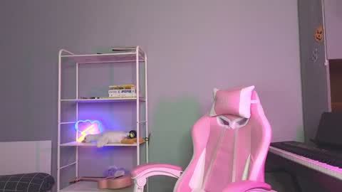 Mila online show from January 2025 06:01:02 PM