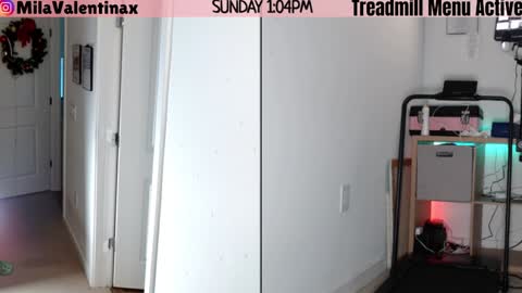 Mila Valentina online show from December 2025 06:04:02 PM