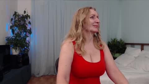 Snapshot of milawantfun chatting on January 2025 05:44:01 PM Mila online show from January 2025 05:44:01 PM