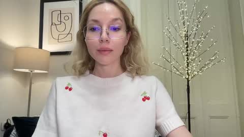 Mila online show from December 2025 03:29:01 PM