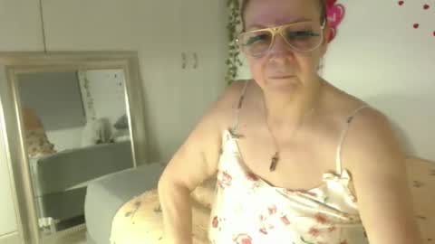 Snapshot of milchanell chatting on February 2026 07:05:01 AM milchanell online show from February 2026 07:05:01 AM