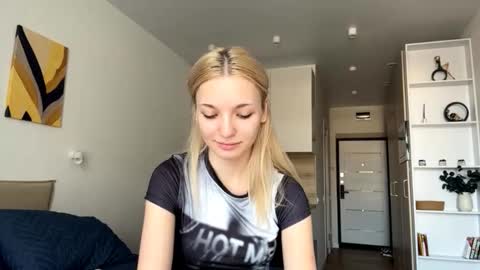 Snapshot of mildaleggette chatting on October 2025 08:34:02 AM Millla online show from October 2025 08:34:02 AM