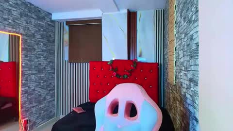 Ana online show from November 2025 09:28:01 PM