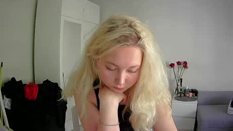 Milena new nonude shy blonde natural online show from April 2026 01:26:02 PM