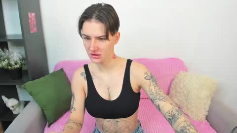 milenakeeks online show from April 2026 01:25:01 AM