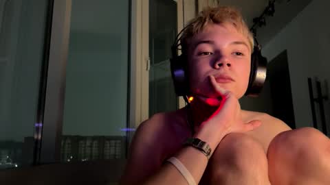 Snapshot of milesswanson chatting on February 2026 12:31:01 AM milesswanson online show from February 2026 12:31:01 AM