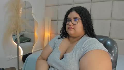 Snapshot of miley_colins0 chatting on November 2025 10:04:02 PM Miley online show from November 2025 10:04:02 PM