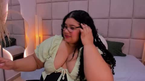 Snapshot of miley_colins0 chatting on November 2025 07:50:02 PM Miley online show from November 2025 07:50:02 PM