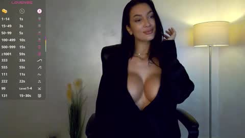 Snapshot of miley_me chatting on October 2025 11:08:02 AM M online show from October 2025 11:08:02 AM