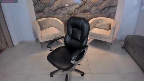 Snapshot of mileycruz_ chatting on November 2025 05:57:01 PM Miley Cruz IG miley model23 online show from November 2025 05:57:01 PM