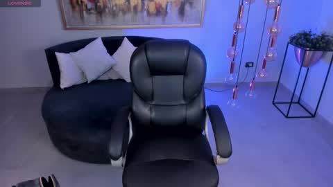 Snapshot of mileycruz_ chatting on January 2026 09:18:02 PM Miley Cruz IG miley model23 online show from January 2026 09:18:02 PM