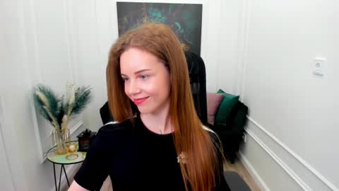 Snapshot of mileygloss chatting on June 2026 11:32:02 AM mileygloss online show from June 2026 11:32:02 AM