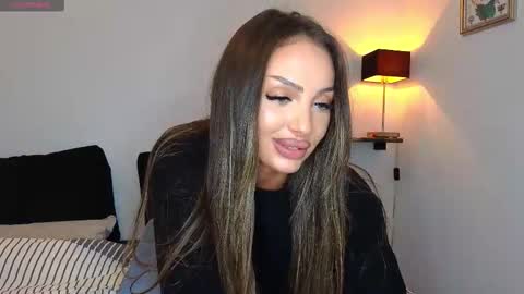 Miley Sin online show from October 2025 03:11:02 PM