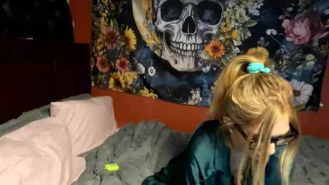 Snapshot of milf4everjenna chatting on February 2026 09:34:01 PM milf4everjenna online show from February 2026 09:34:01 PM