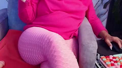 Snapshot of milf_brend chatting on March 2026 07:50:01 PM Milf Brend online show from March 2026 07:50:01 PM