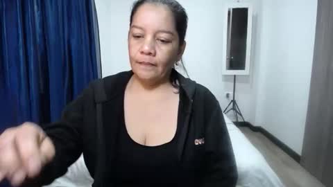 Snapshot of milf_colombia chatting on November 2025 11:21:02 PM milf_colombia online show from November 2025 11:21:02 PM