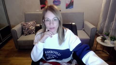 Snapshot of milf_for_u777 chatting on September 2025 01:27:02 PM milf_for_u777 online show from September 2025 01:27:02 PM
