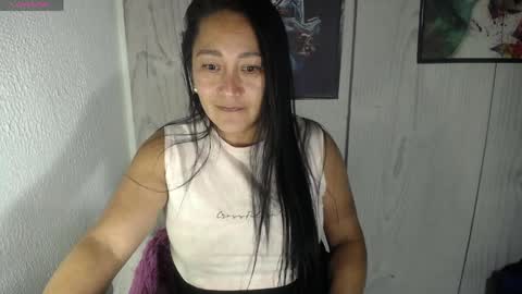 Snapshot of milf_julianna chatting on March 2026 04:40:01 AM Julianna online show from March 2026 04:40:01 AM