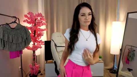 Snapshot of milf_mamyy chatting on October 2025 07:17:02 AM Filicia online show from October 2025 07:17:02 AM
