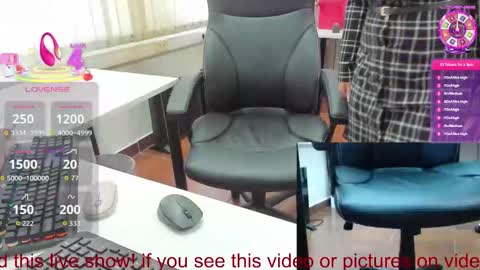 Snapshot of milf_viktoria chatting on March 2026 11:58:02 AM Viktoria online show from March 2026 11:58:02 AM