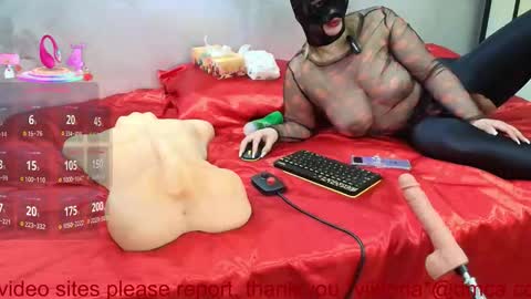 Snapshot of milf_viktoria chatting on March 2026 09:26:01 AM Viktoria online show from March 2026 09:26:01 AM