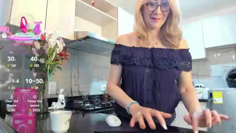 Snapshot of milfashley chatting on February 2025 02:10:01 PM ASHLEY online show from February 2025 02:10:01 PM