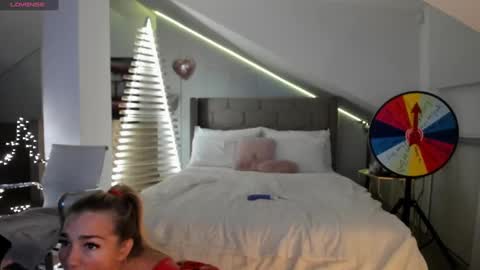 Snapshot of milfblondy chatting on January 2025 11:16:02 PM Ingrid online show from January 2025 11:16:02 PM