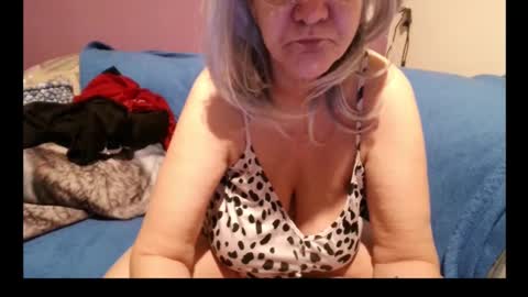 Milfchantal online show from January 2025 02:58:02 AM